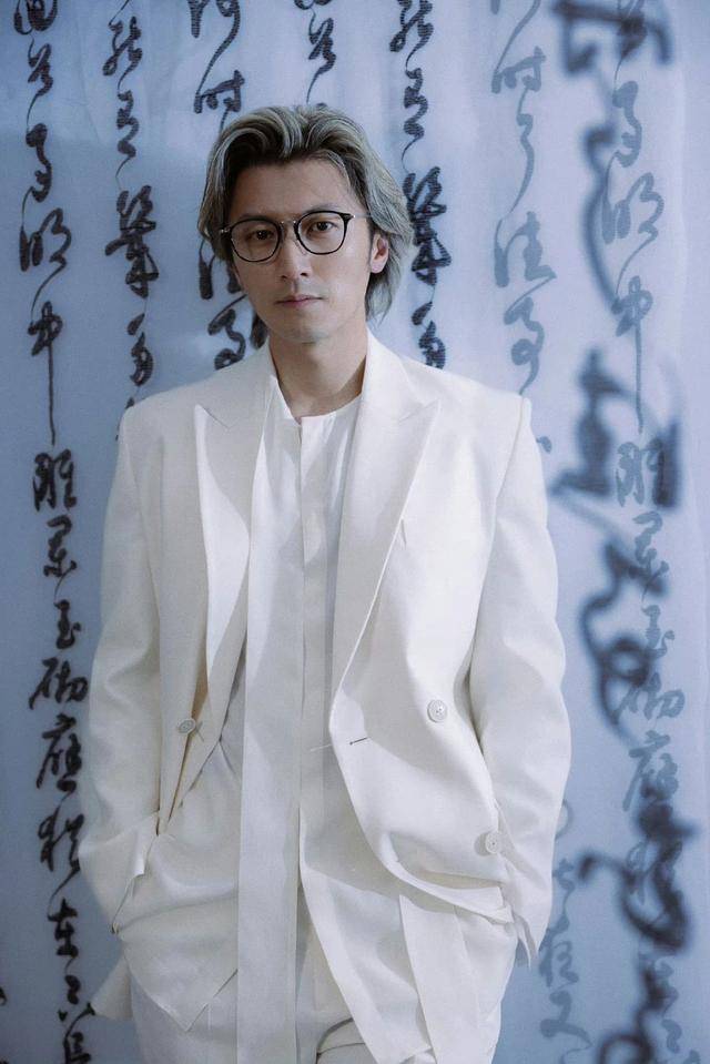 52岁古天乐对比42岁谢霆锋,自然老去和医美老去的差距一目了然_电影节