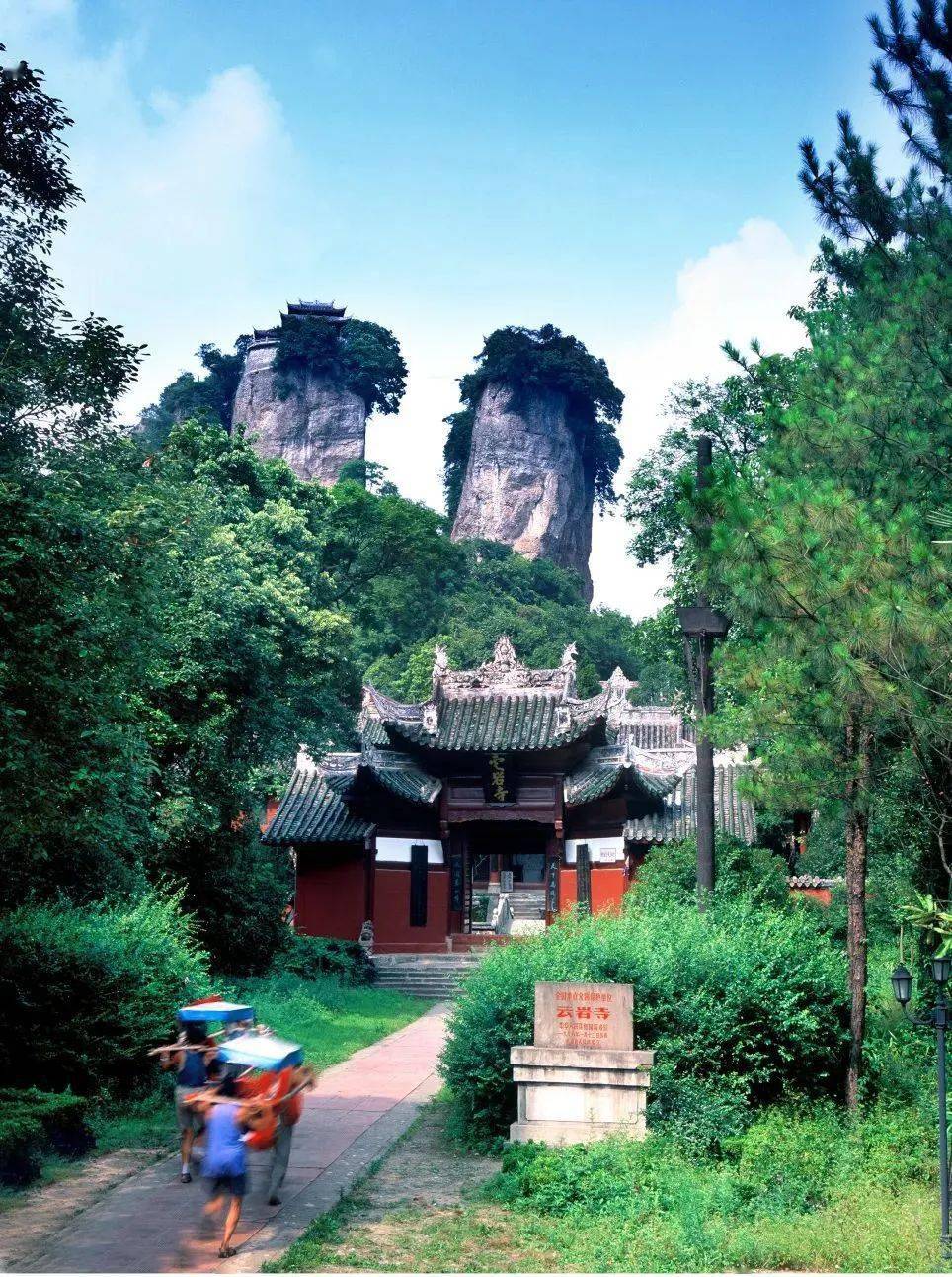 活动时间:6月10日至8月31日活动内容:学生凭准考证,毕业证免景区门票