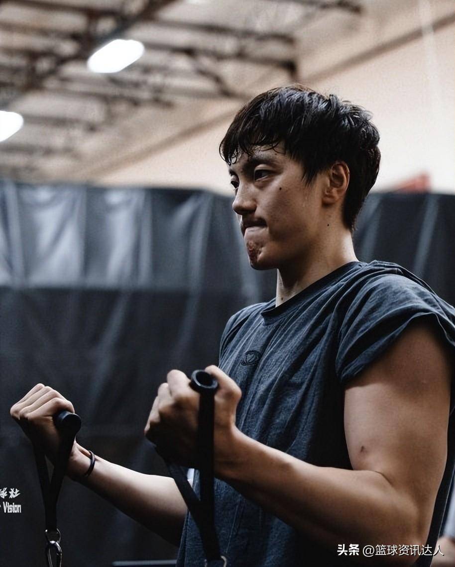 胡明轩携手曾凡博特训,肌肉暴涨,今夏有望暴走!_训练_时间_进行