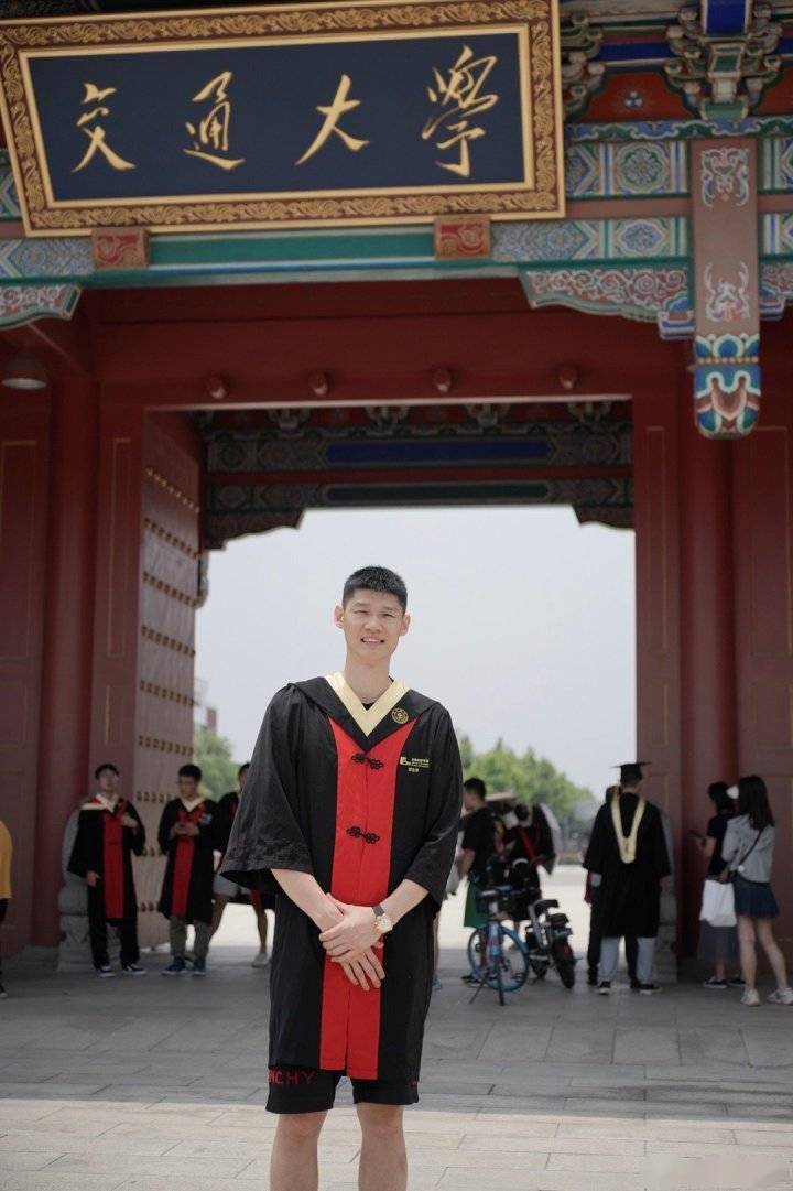 儿时梦想终于实现,浙江东阳光队长胡金秋上海交大毕业_大学_清华附中