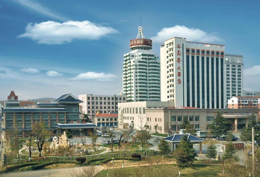 昆嵛大酒店③考生凭准考证定宴会包厢,每桌赠送西洋参牛奶汁一扎.