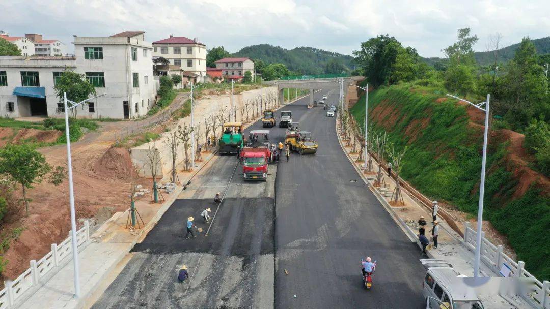 据了解,西外环路项目是县城贯穿南北的又一交通法动脉,全长约3公里,总
