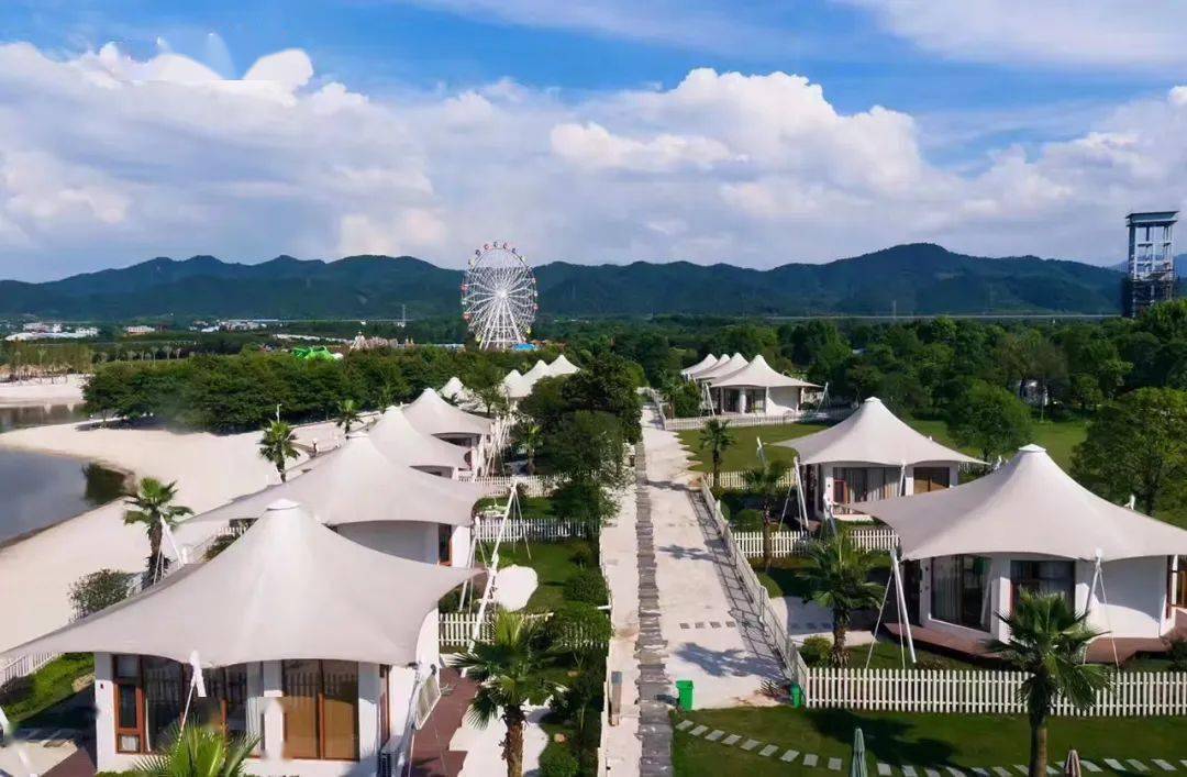 《凤栖小镇焕新颜》芦溪县宣风镇萍乡日报头版报道