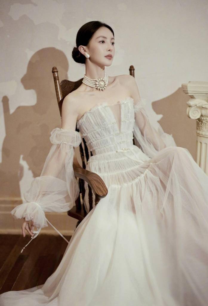 金晨这套宫廷风婚纱裙又仙又贵气满满高级感_造型_珍珠_账号