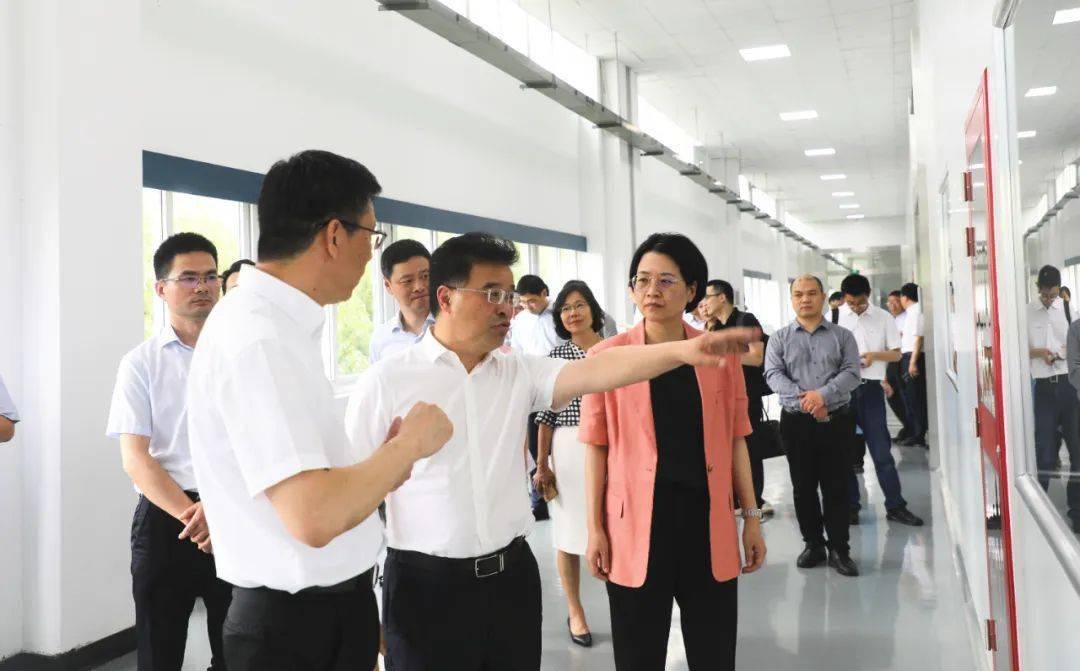 海曙区委副书记,区长叶枝利,市商务局党组成员,副局长韩隽,海曙区委