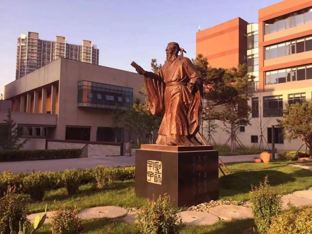 回龙观镇龙域西一路七号院(北京市第一六一中学回龙观学校)开放日当天