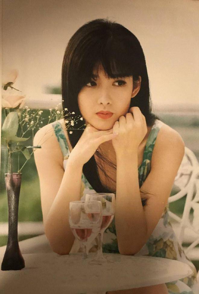 56岁周慧敏晒30年前旧照,网友感叹:我的童年女神,爱你如初!