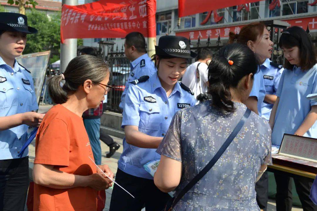 壶关县公安局举办"6.26"国际禁毒日宣传活动_毒品_群众_危害