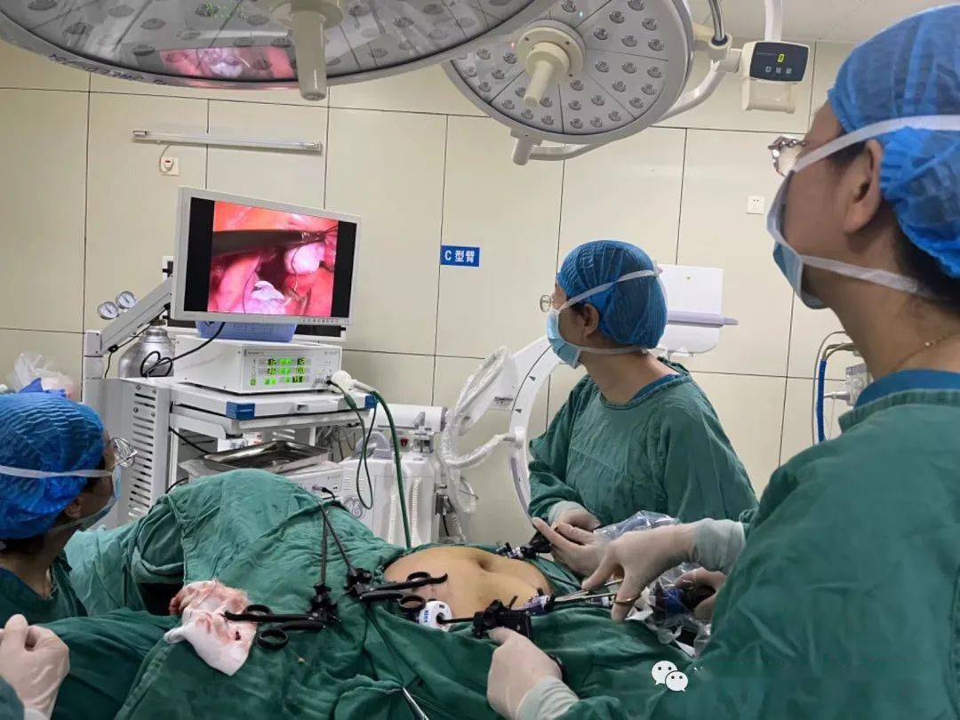 双侧卵巢畸胎瘤肿瘤,糖尿病,体重高达240斤,常规操作手术风险极大