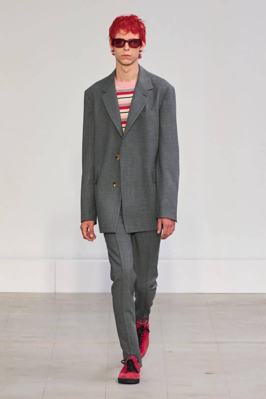 秀场| paul smith 2024 春季男装时装秀_保罗·史密斯_西装_风格