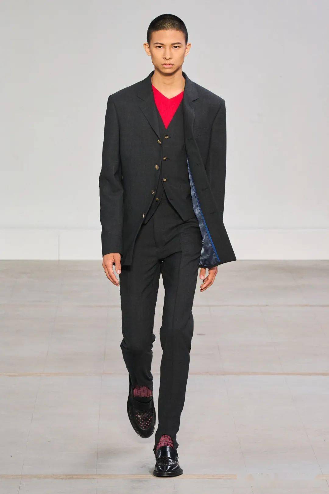 秀场| paul smith 2024 春季男装时装秀_保罗·史密斯_西装_风格