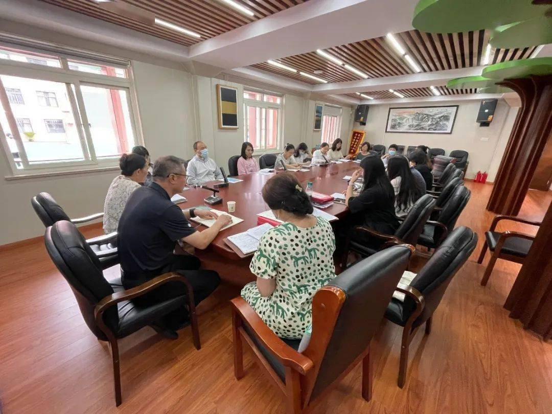 交流齐聚力 共育护成长——上海市泾南中学2022学年第二学期班主任