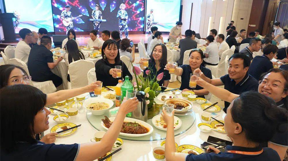 华中经纪人答谢晚宴暨彩虹城分享大会圆满成功!_进行_政府_规划