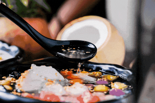 体会热带雨林中的黎苗文化槟榔谷感受水清沙白的"天下第一湾"亚龙湾