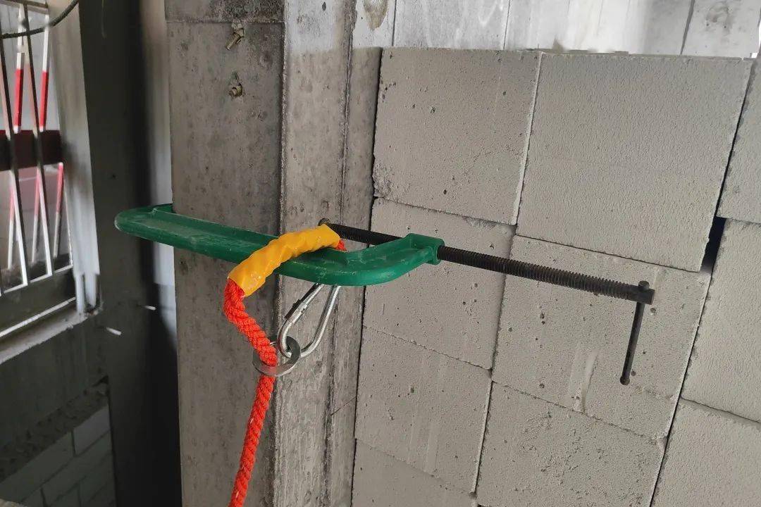 二次结构施工安全带系挂点(二次结构)作业面临边,预留洞口周边的二次