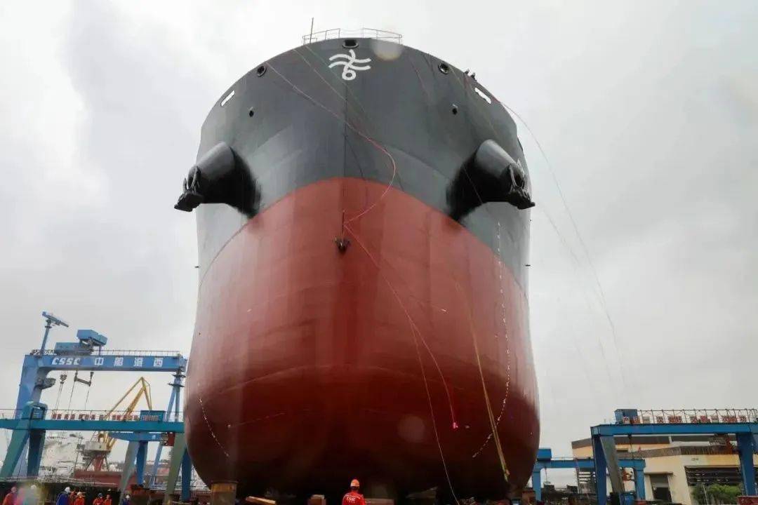 生产再提速！中船澄西82000吨散货船顺利下水_手机搜狐网