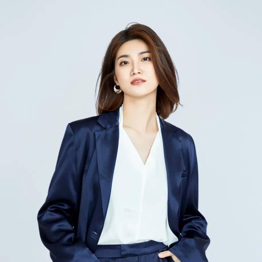 曾向李俊麟,李金鸿,方鸣珍,张春华,白云明,刘秀荣,孙明珠等老师学习.