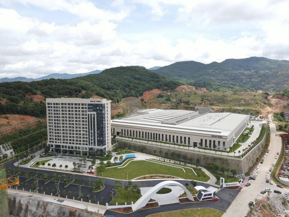 仑苍镇举行申利卡智能化汽车轮毂生产项目(一期)竣工仪式_英都_南安