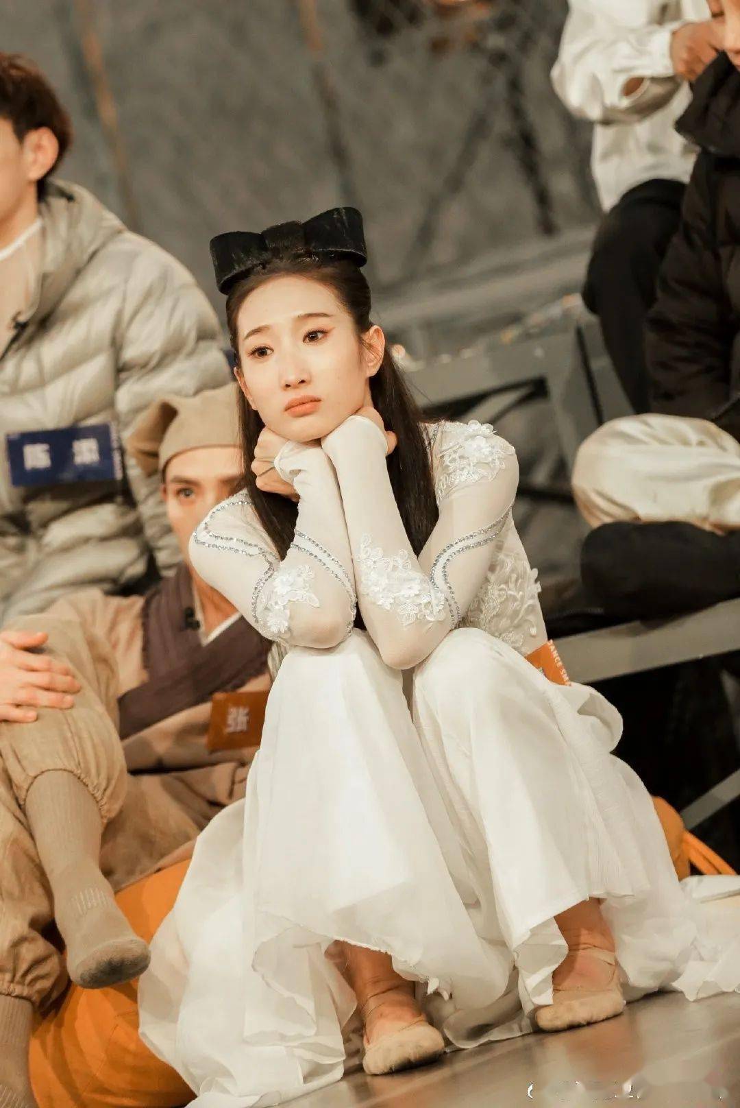 5岁跳舞,17岁考入南京艺术学院,23岁被授予广州歌舞剧院首席演员