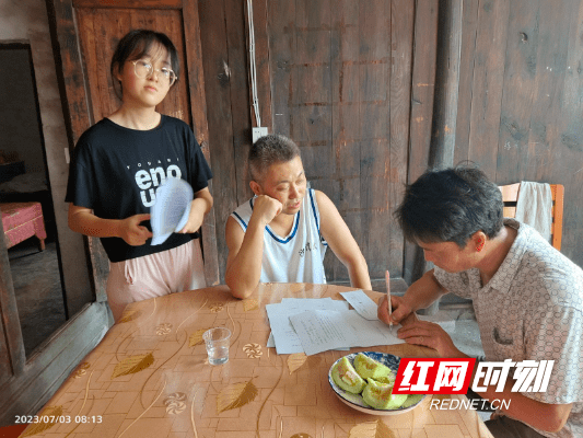 太阳还来家访,快进屋喝杯茶……"7月3日,洪江市沙湾中学开展"走进家庭