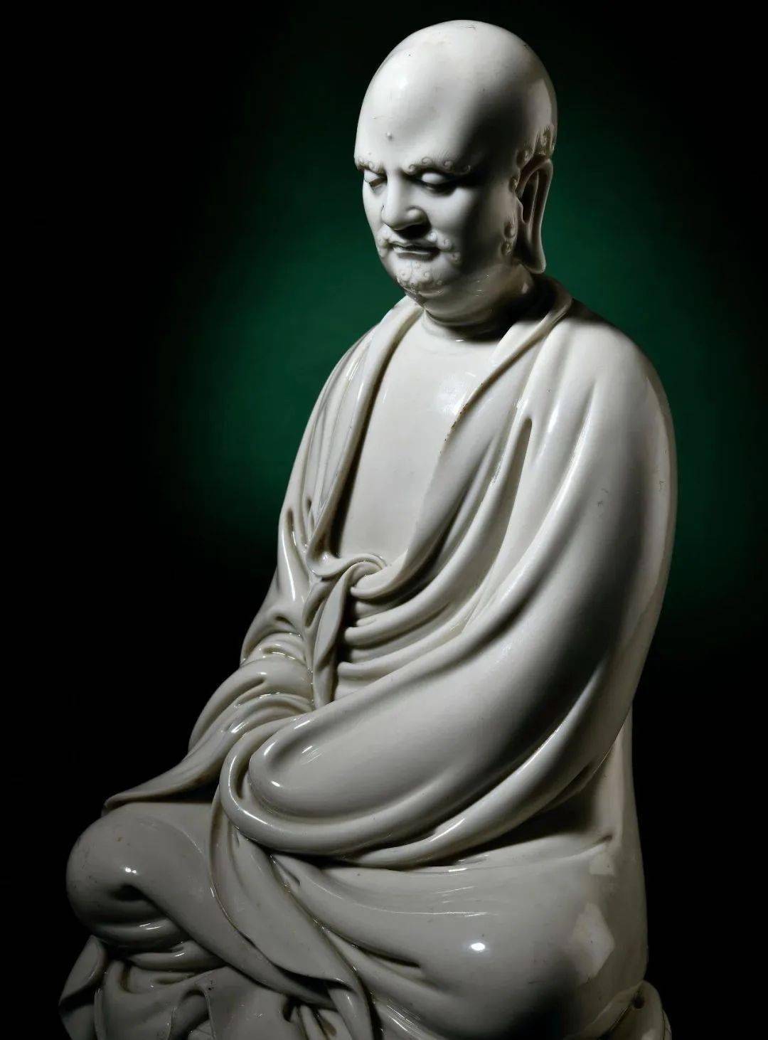 对何朝宗生平事迹记载不多,所以其亲制的流传于世作品极为珍贵少见