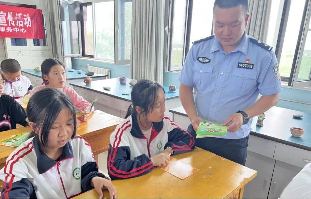 谁执法谁普法丨中卫监狱:开展"警心护成长 法治进校园"普法活动_未