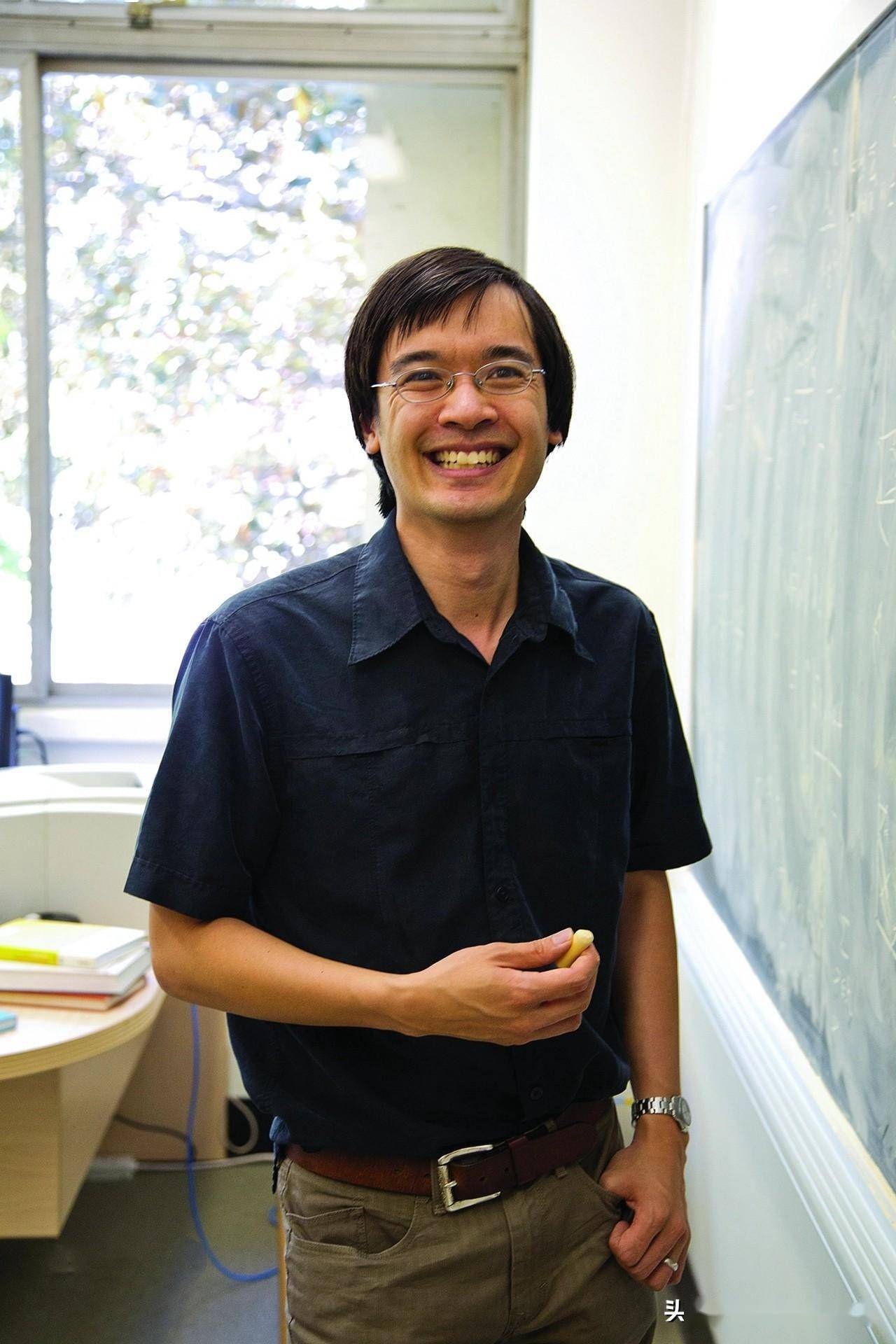 陶哲轩在洛杉矶大学授课时,就结识了一位美籍韩裔女孩劳拉,两人很快擦