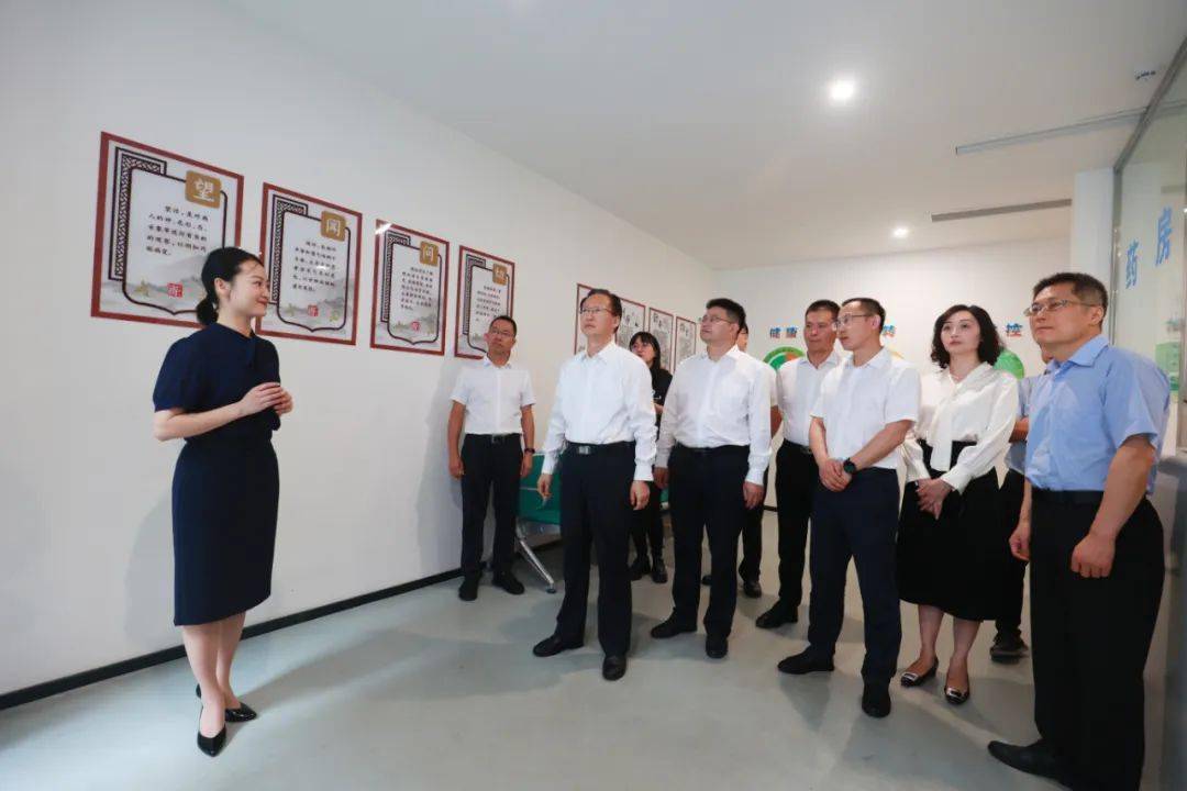 省卫健委党组书记,主任徐斌一行调研青白江区基层卫生工作_体系_服务