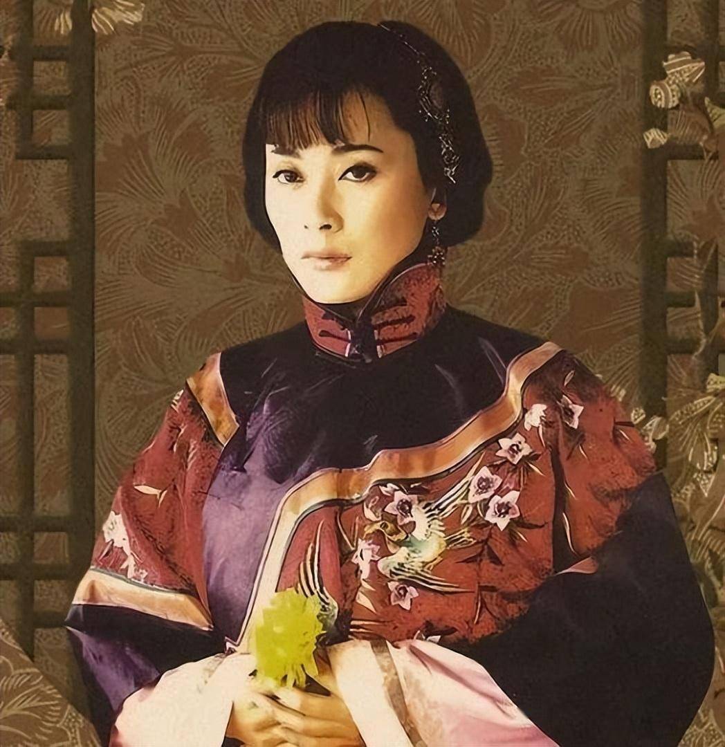 从悲壮到苍凉:浅谈《怨女》对《金锁记》的改写_曹七巧_张爱玲_柴银娣