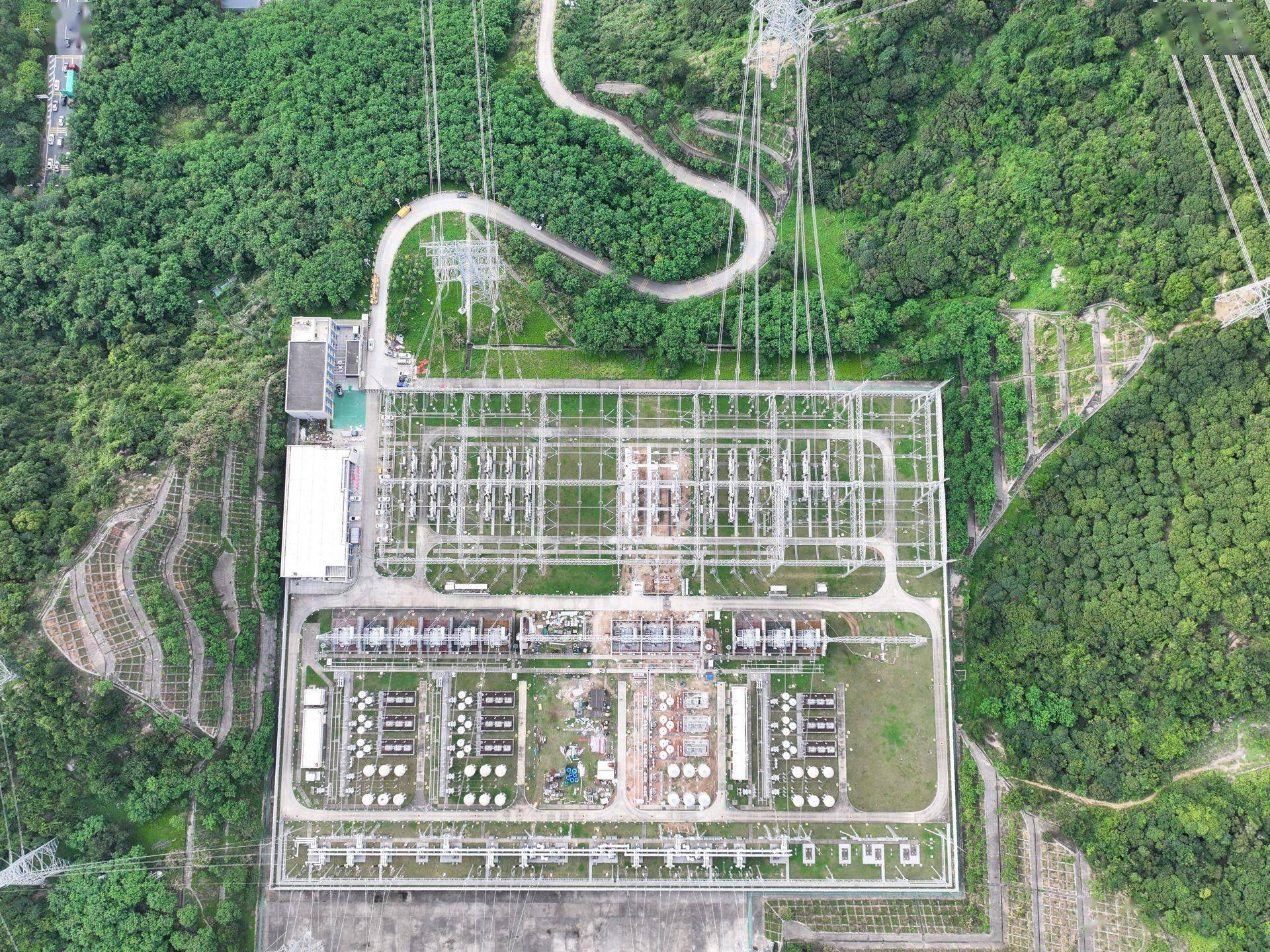 500千伏现代站扩建工程投产,深圳枢纽变电站再添"电力心脏"_重点_投运