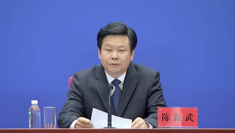 黄梅县委副书记,县长等职,2005年任湖北省交通厅副厅长,党组成员,2008