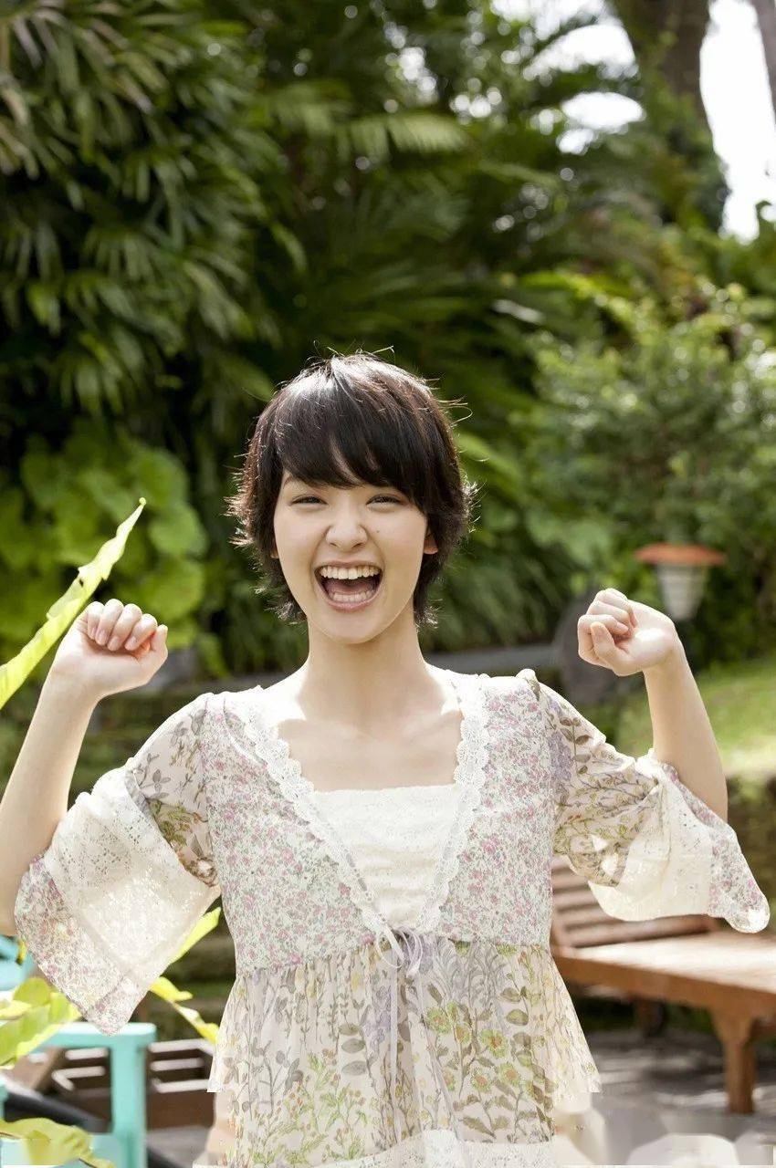 刚力彩芽:短发女生也可以超有感染力!