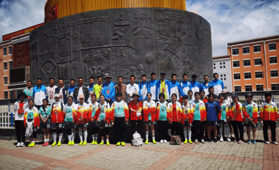 7月6日早晨,满载而归的第二民族高级中学(男女双冠,男女最佳守门员