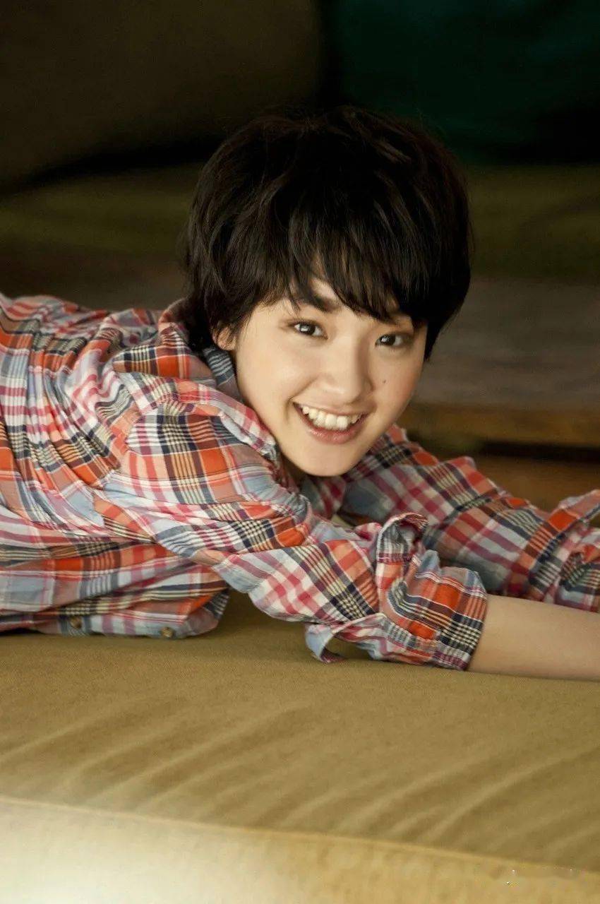 刚力彩芽:短发女生也可以超有感染力!