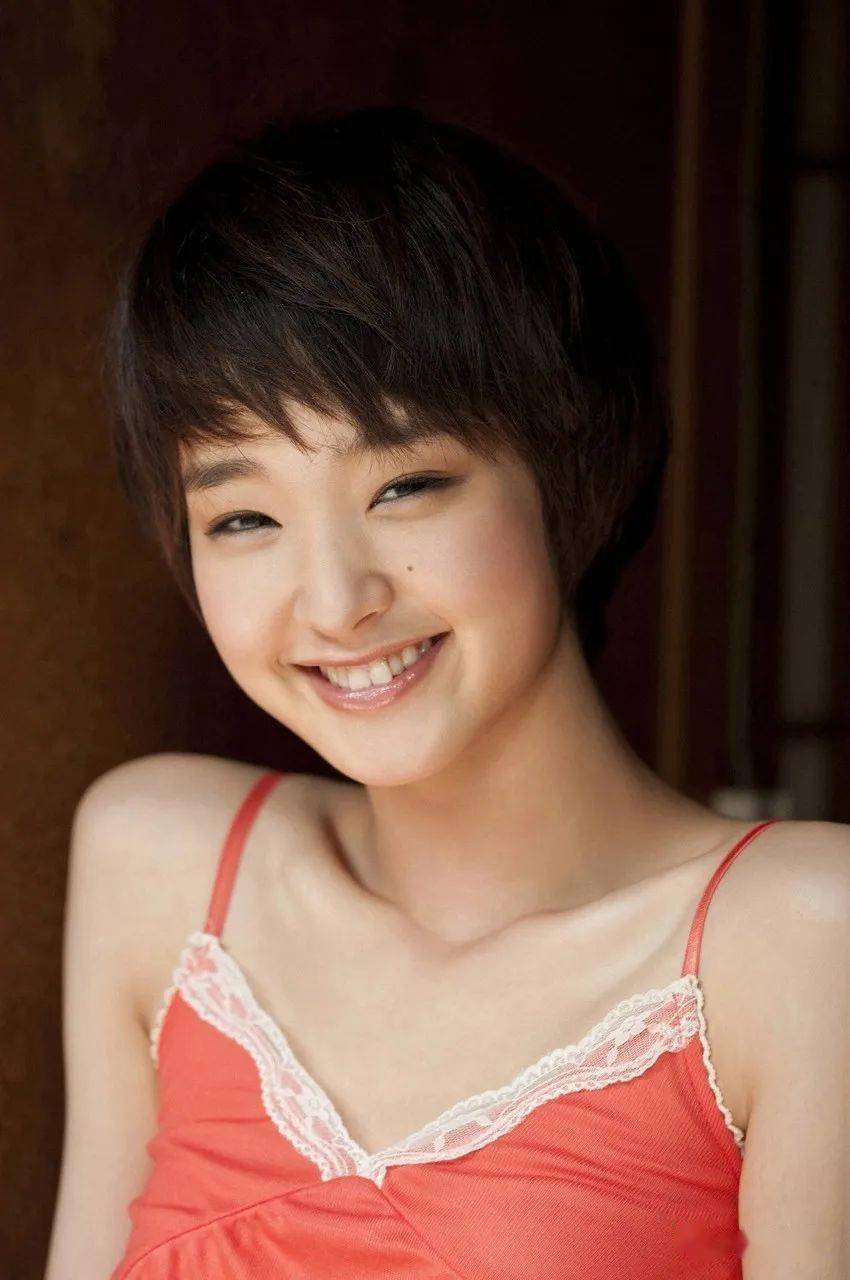 刚力彩芽:短发女生也可以超有感染力!_摄影_画册_日本