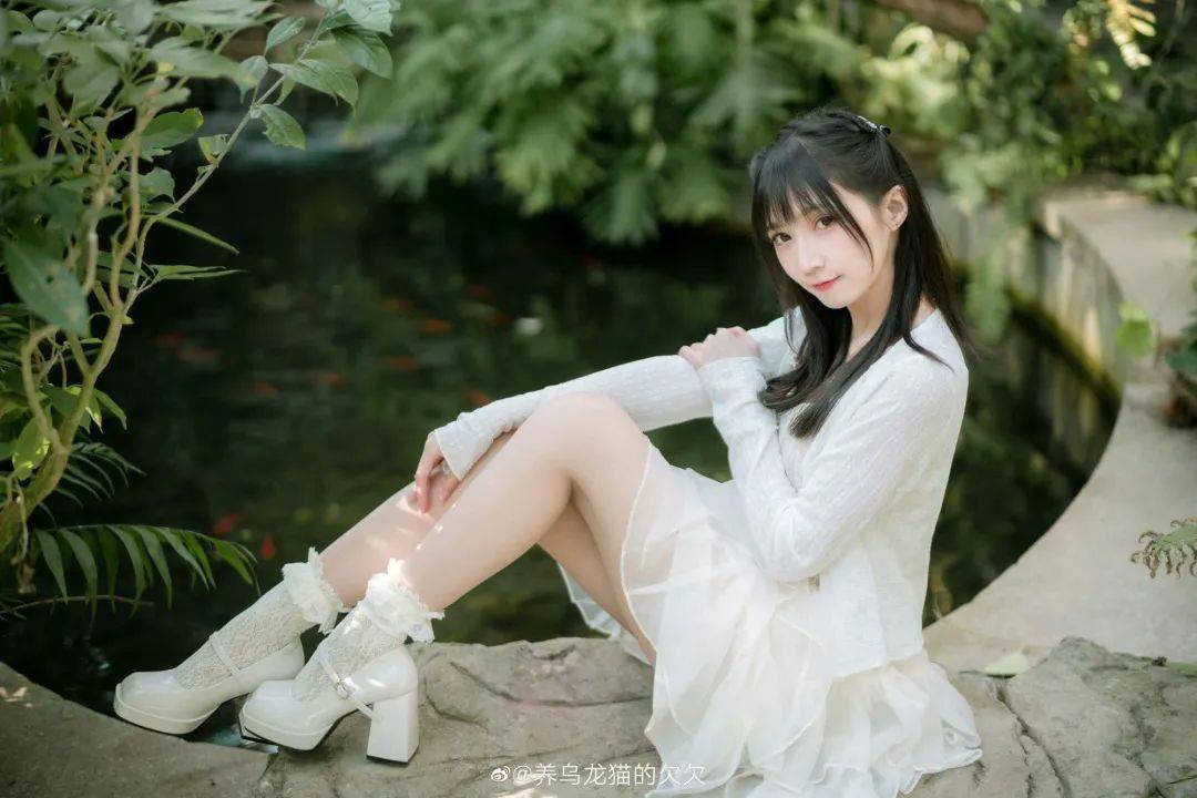 人像写真:阳光斑驳,白衣萝莉_coser-_摄影