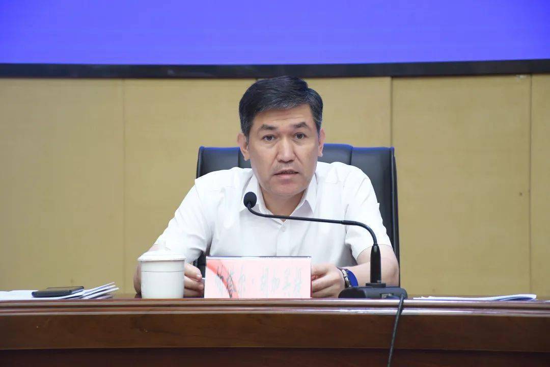 县委书记危岩,县委副书记徐彦峰,副县长童瑛分别陪同考察或参加会议.