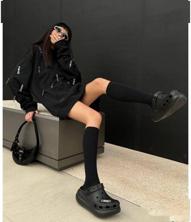 今年夏天"洞洞鞋"火了!