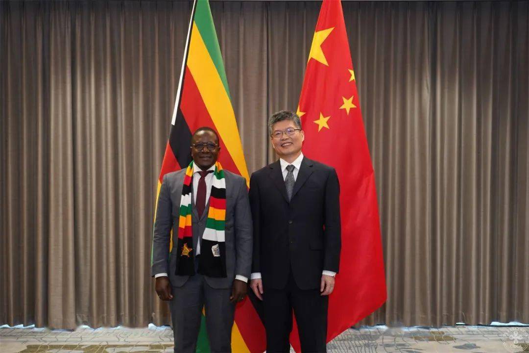 钟海东副署长会见津巴布韦外交与国际贸易部副部长大卫·穆萨巴亚纳