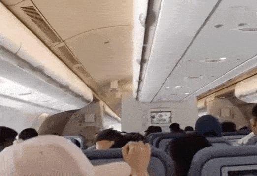空姐和乘客被甩到天花板！国航飞机遇到的“晴空颠簸”到底是什么？