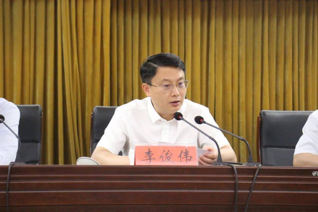 李俊伟指出,此次法治政府建设示范创建工作不单单是临颍县的工作,更是