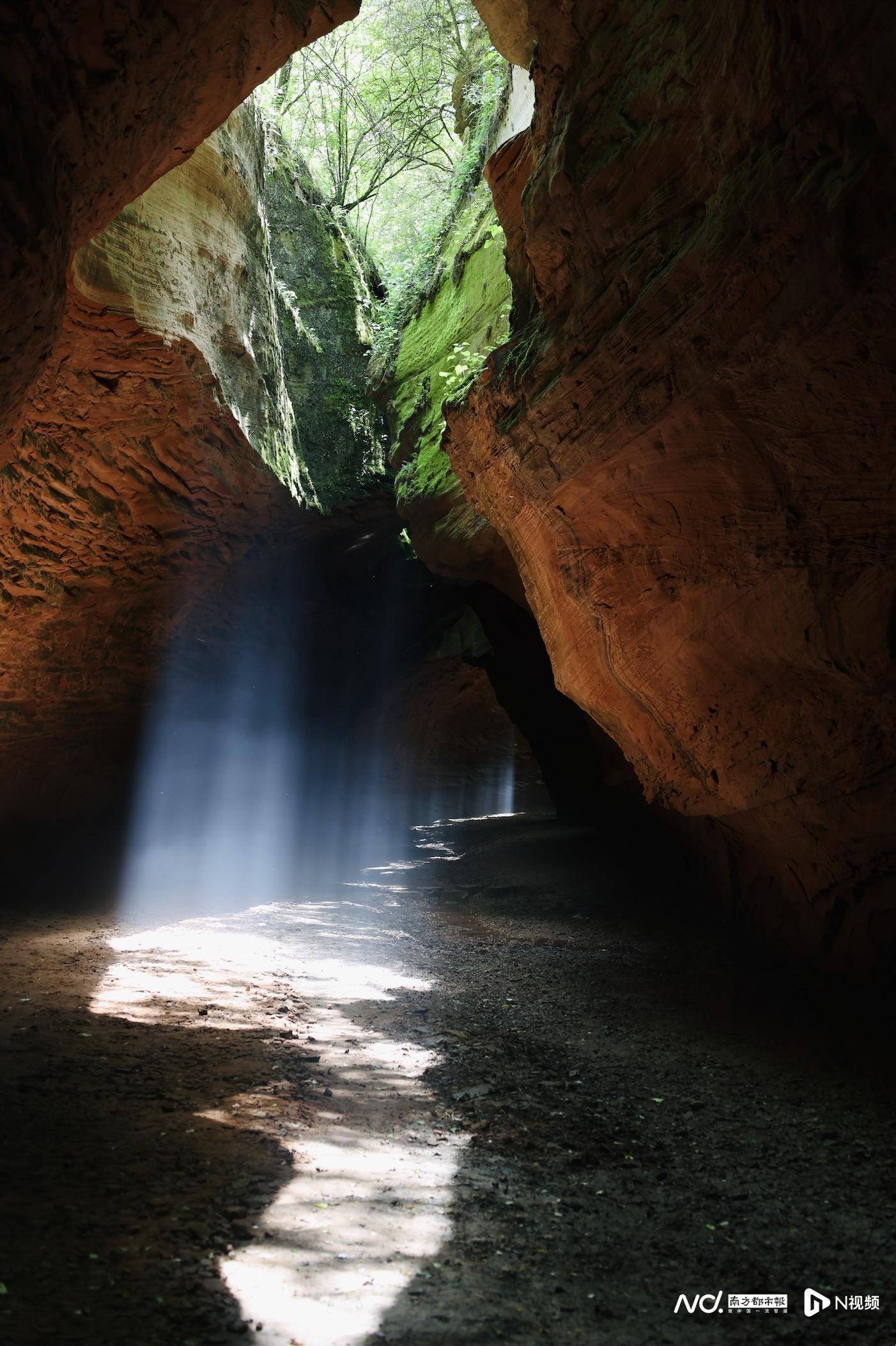 中国"羚羊谷":藏在黄土高原下的一抹红,世界独有_窑洞_甘泉县_延安