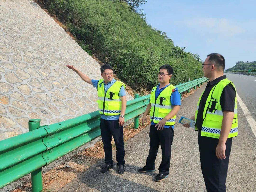 在棗潛路段k209 145漢江沙洋港疏港鐵路上跨棗潛高速涉路施工現場