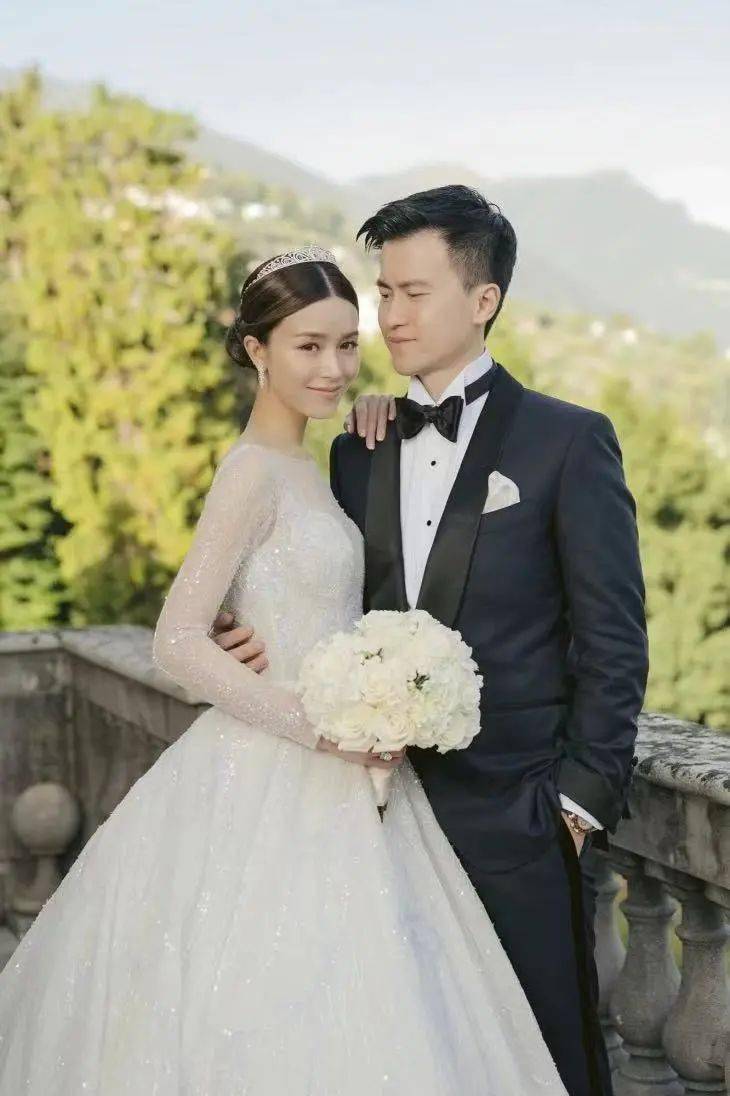 2019年,文咏珊和交往5年多的男友吴启楠结婚.