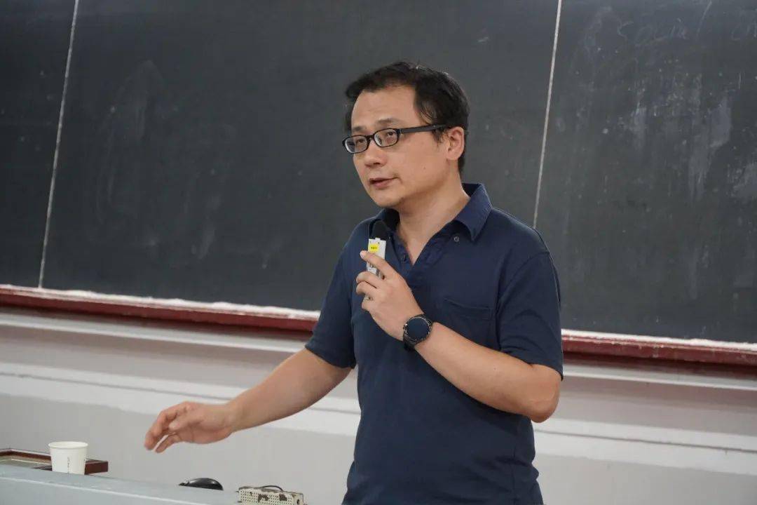 2023厦大经济学科夏季学期学科交叉前沿讲座第三讲丨王传超:何以为人