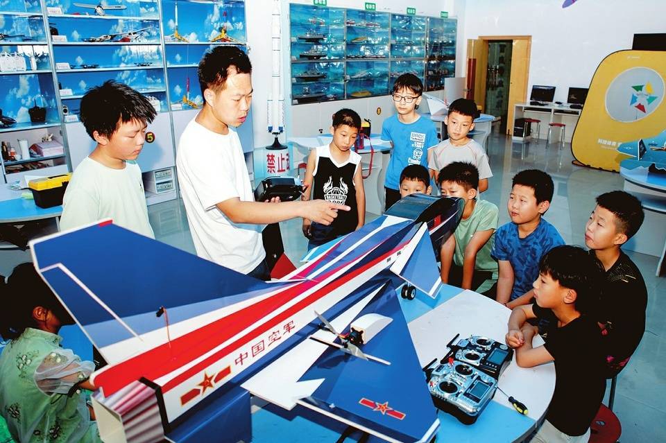 襄汾:为孩子种下航天梦_中心_航模_青少年