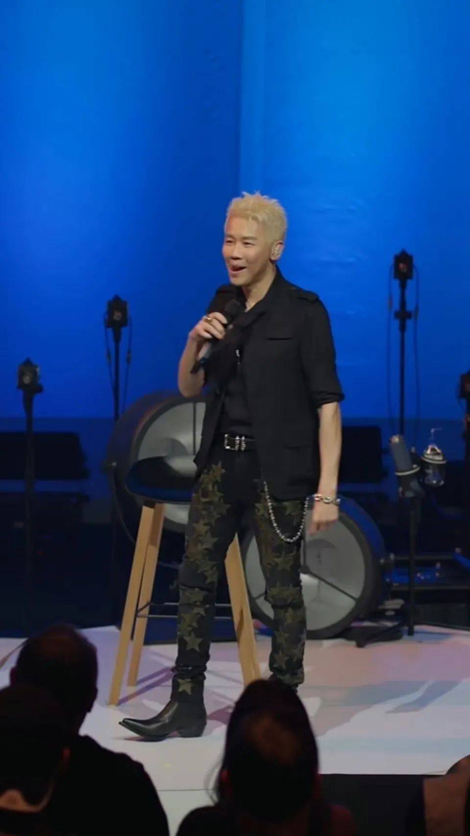 老歌新编!陶喆开线上演唱会,网友感慨:唱的都是回忆..._音乐_全世界_季节