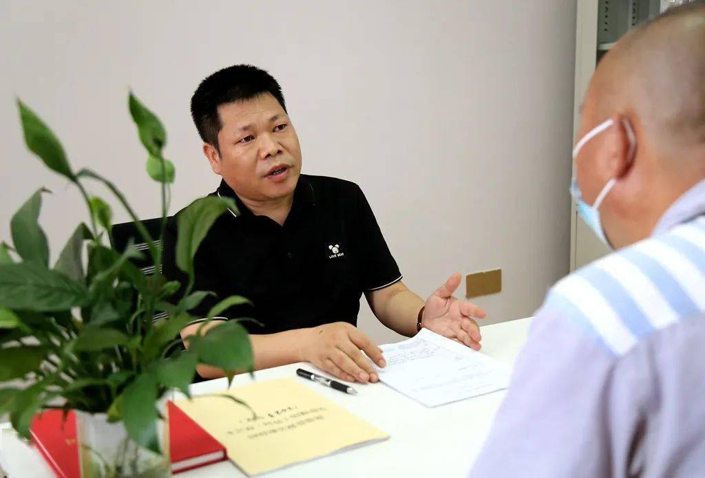 改造质量提升年│洪都监狱开展"送法进高墙"法律公益咨询活动_服刑