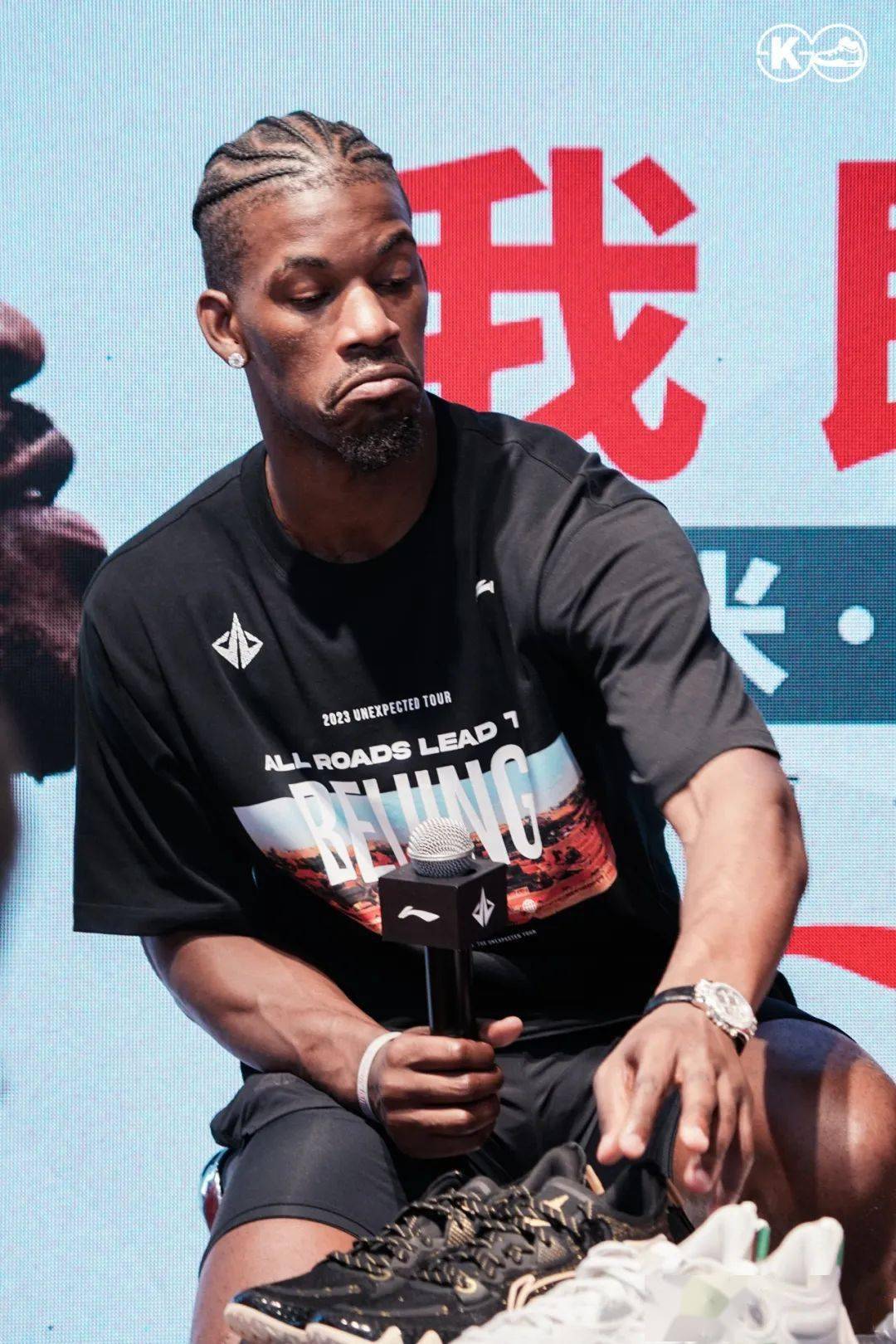 期间他们回答了不少有趣的问题,比如巴特勒会将自己的体脂率常年保持