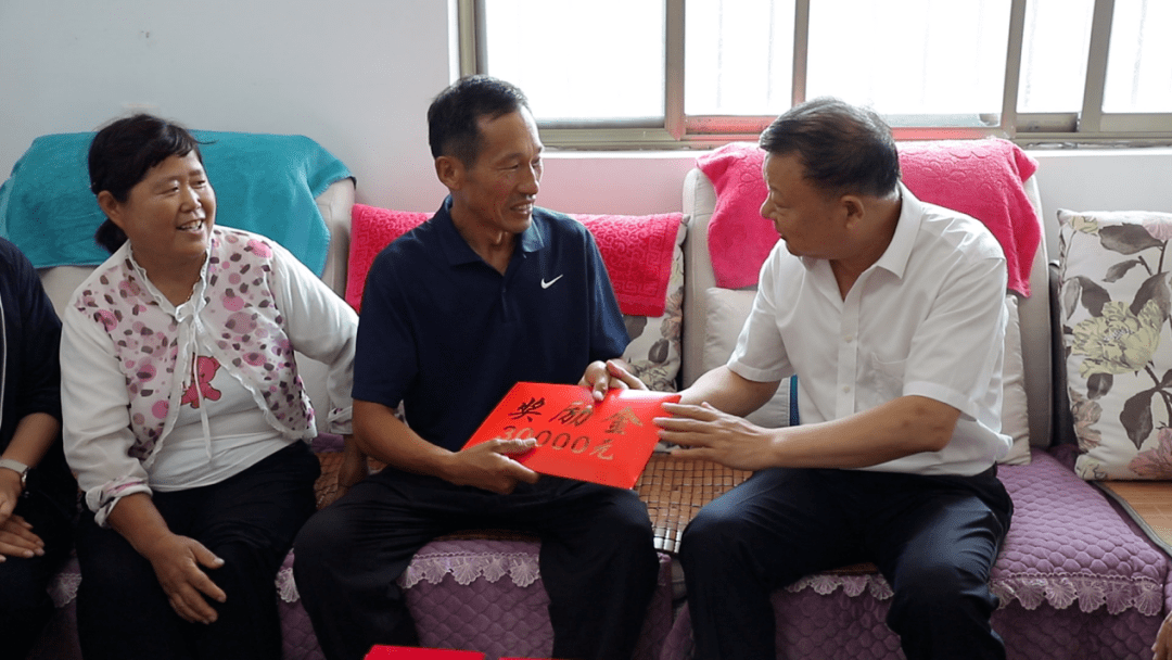 刘庆广获3万奖励金_见义勇为_行为_会长